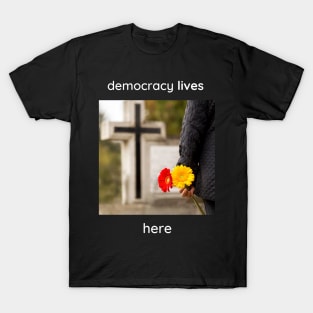 Democracy lives here T-Shirt